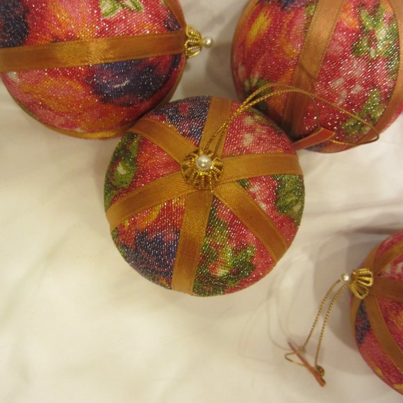 RETRO 70'S FLORAL FABRIC MADE IN JAPAN PEARL BALL ORNAMENTS, SET OF 5 - Picture 5 of 6